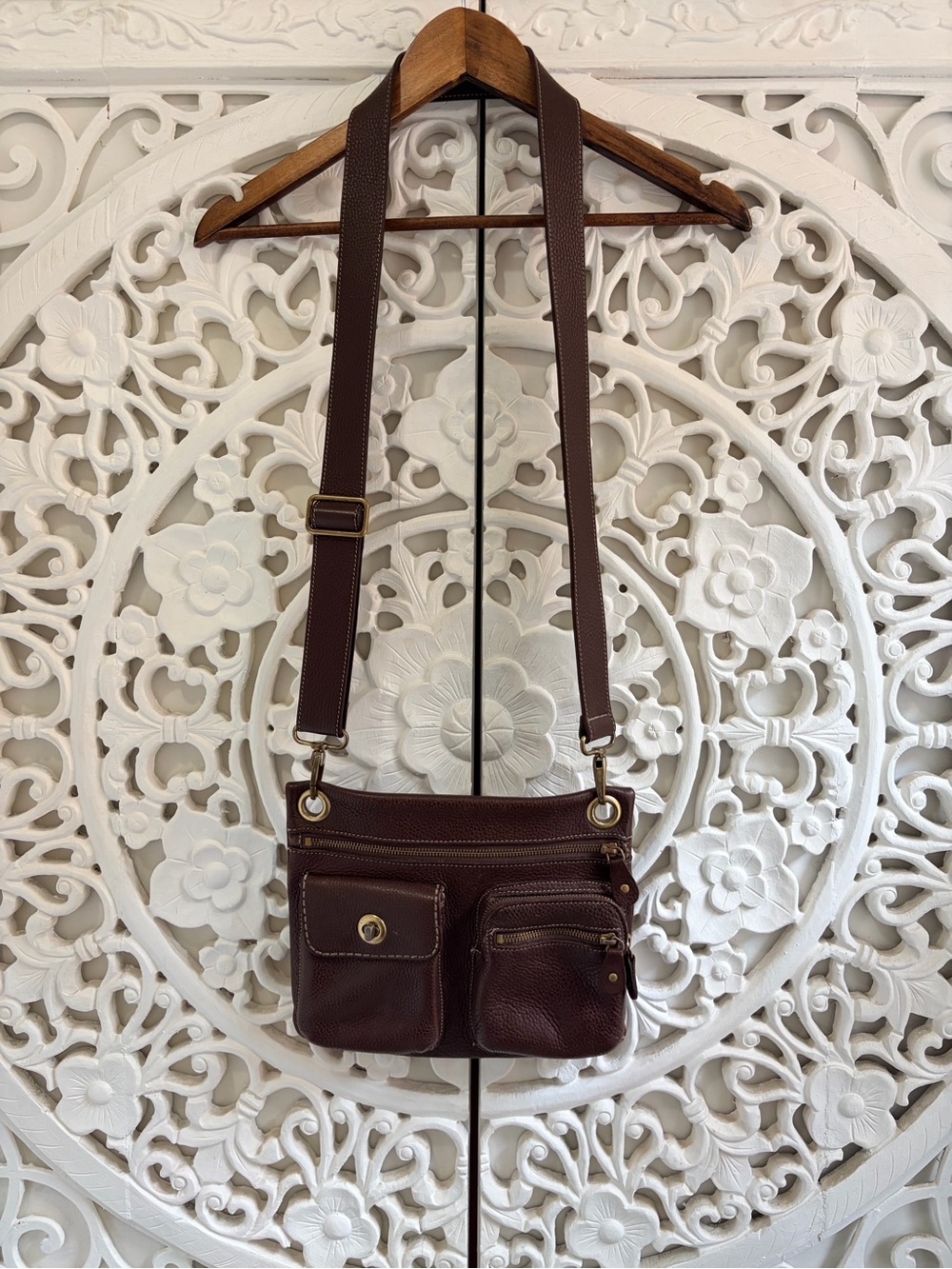 Roots Made in Canada Brown Pebbled Leather Crossbody Bag Multi Pocket
